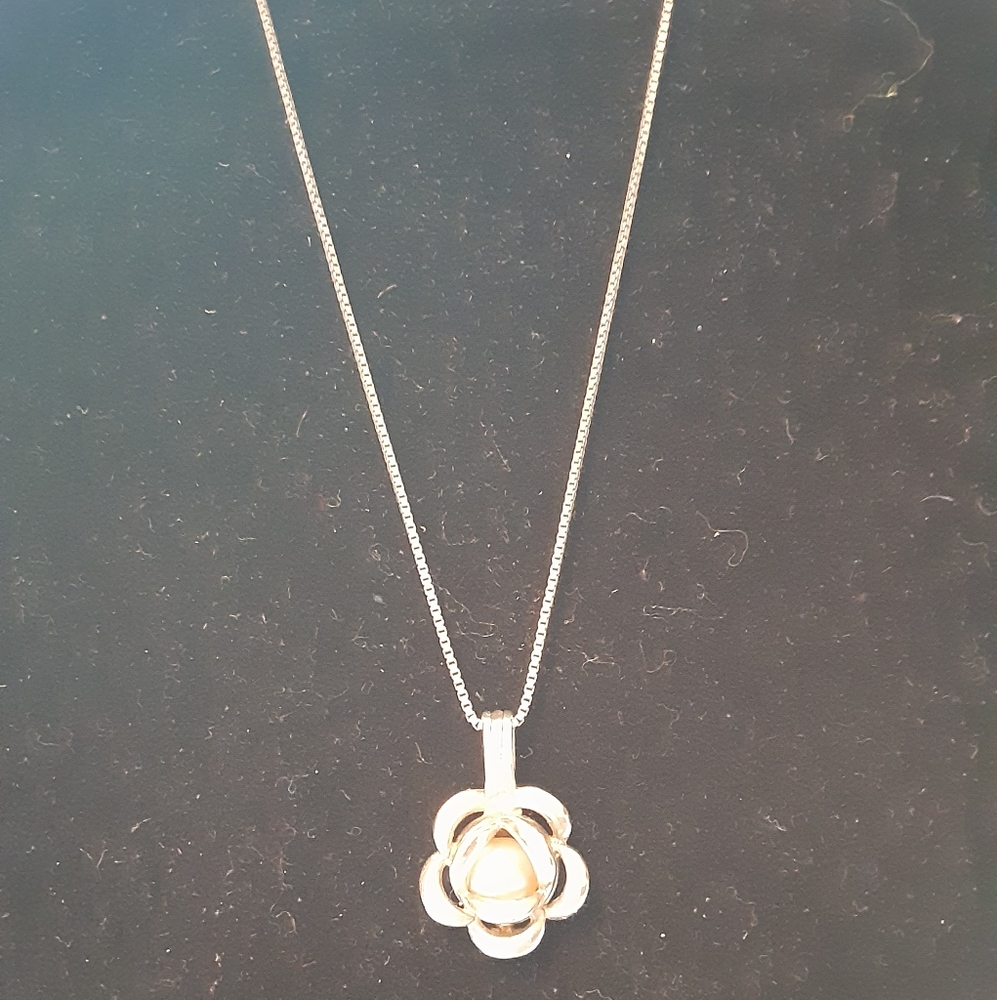 Silver and Pearl Flower Necklace